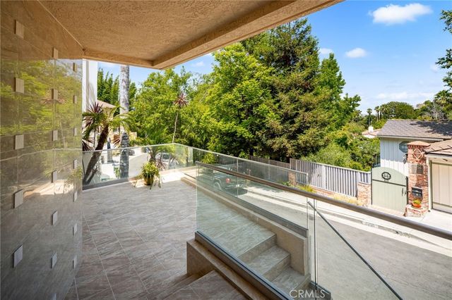 3751 Prestwick, Los Angeles, CA 90027