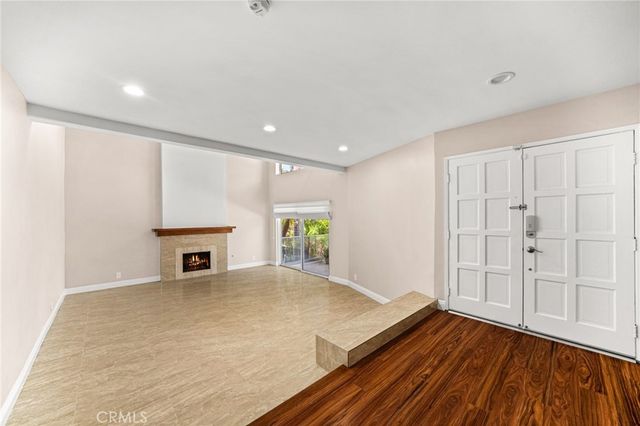 3751 Prestwick, Los Angeles, CA 90027