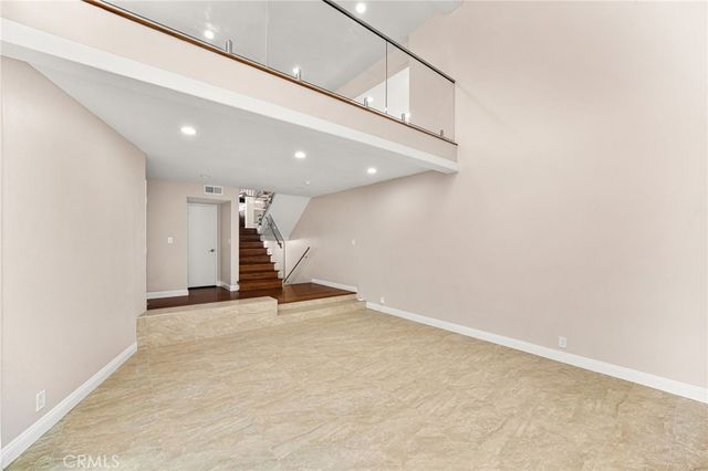 3751 Prestwick, Los Angeles, CA 90027