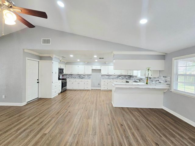 2433 Freeway Manor Drive, Rosenberg, TX 77471