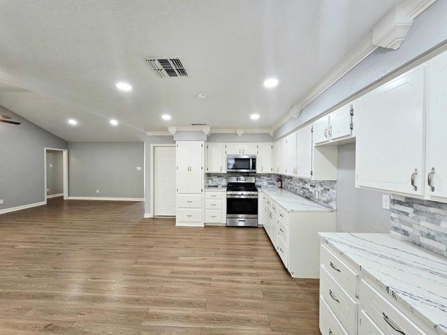 2433 Freeway Manor Drive, Rosenberg, TX 77471