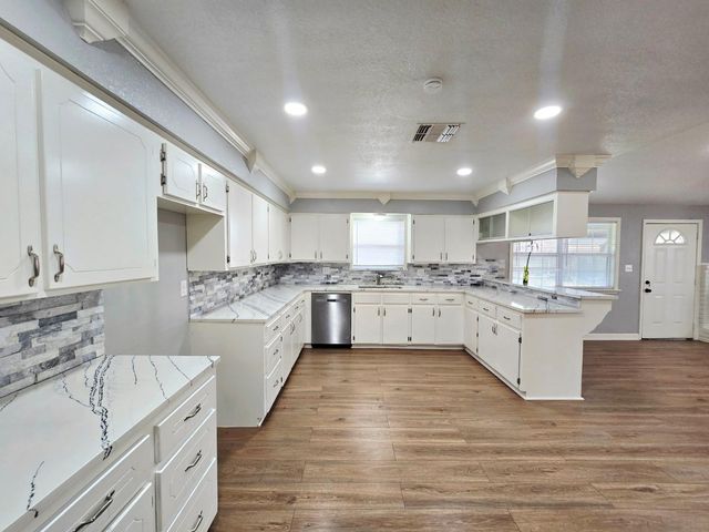 2433 Freeway Manor Drive, Rosenberg, TX 77471