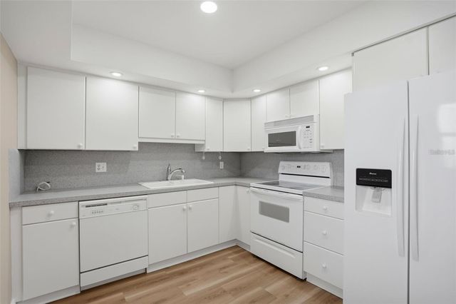 5108 BRITTANY DRIVE S 1006, St Petersburg, FL 33715