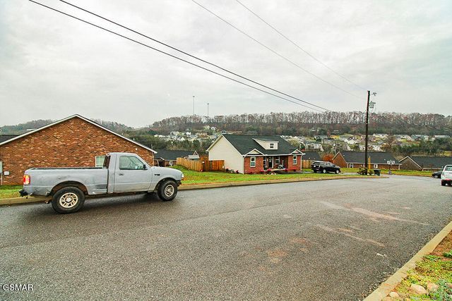 412 Sulphur Court, Kodak, TN 37764