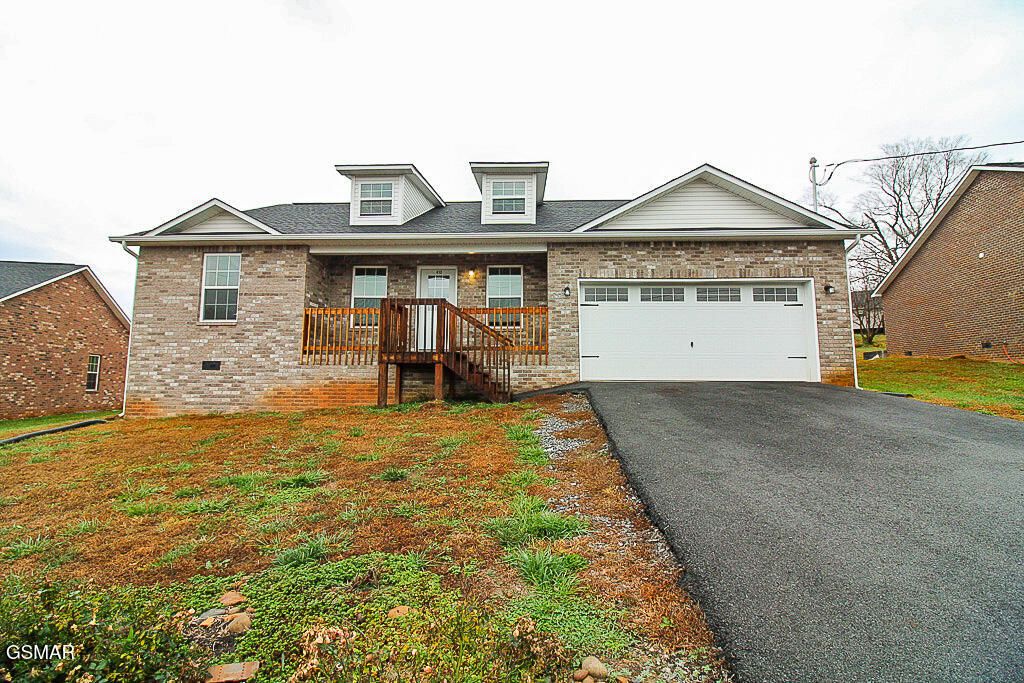 412 Sulphur Court, Kodak, TN 37764