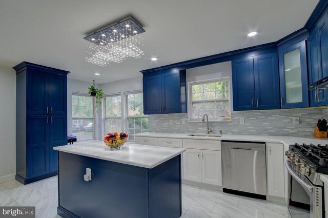 10 SAWGRASS CT, Monroe Township, NJ 08831