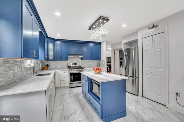 10 SAWGRASS CT, Monroe Township, NJ 08831