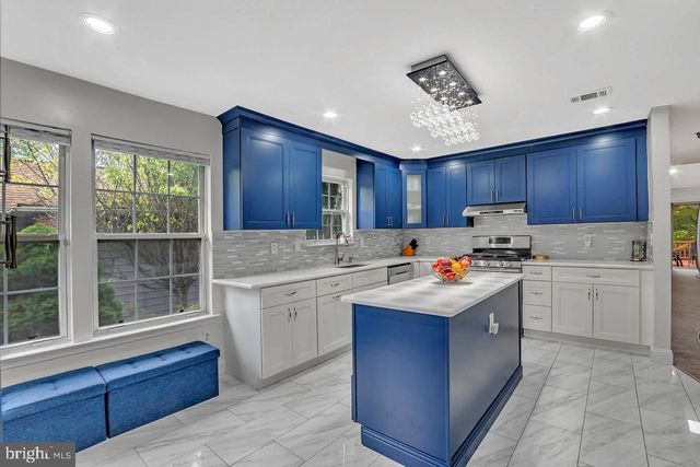 10 SAWGRASS CT, Monroe Township, NJ 08831