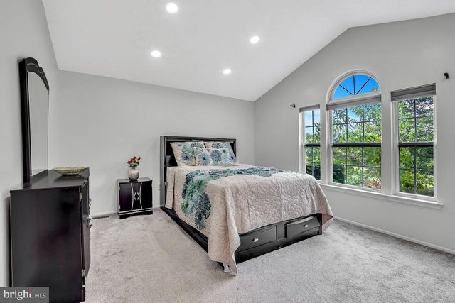 10 SAWGRASS CT, Monroe Township, NJ 08831