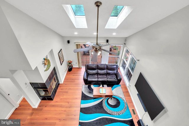 10 SAWGRASS CT, Monroe Township, NJ 08831