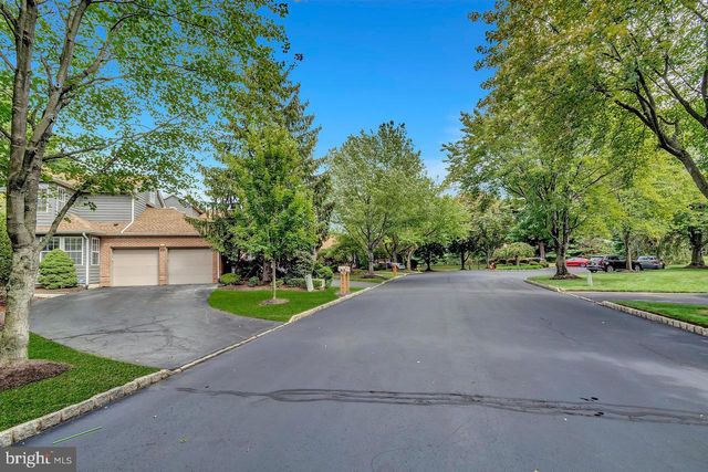 10 SAWGRASS CT, Monroe Township, NJ 08831