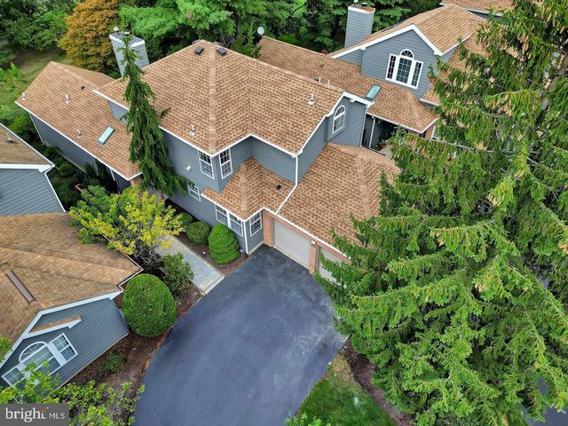 10 SAWGRASS CT, Monroe Township, NJ 08831