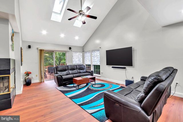 10 SAWGRASS CT, Monroe Township, NJ 08831