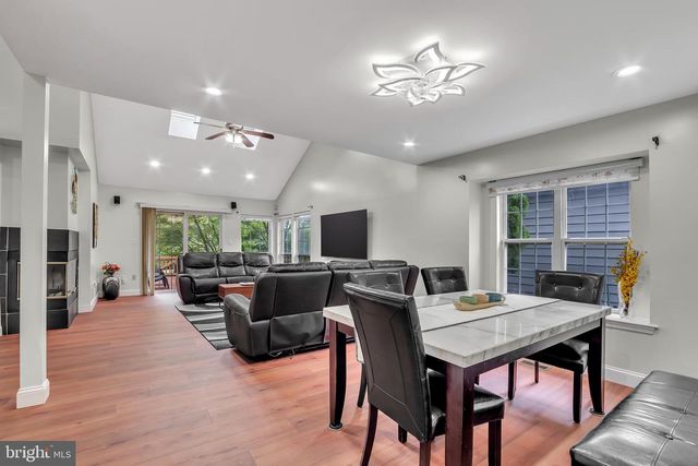 10 SAWGRASS CT, Monroe Township, NJ 08831