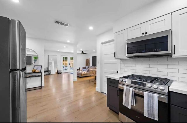 5401 W 43rd Street, Houston, TX 77092