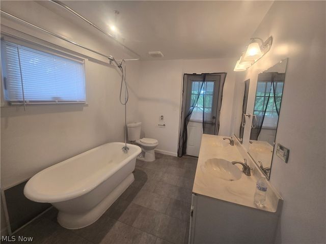 1262 South Street SE, Warren, OH 44483