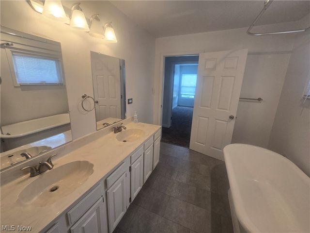 1262 South Street SE, Warren, OH 44483