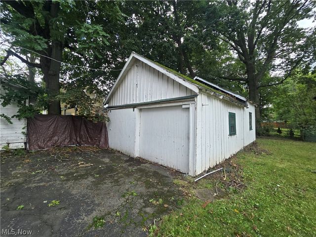 1262 South Street SE, Warren, OH 44483