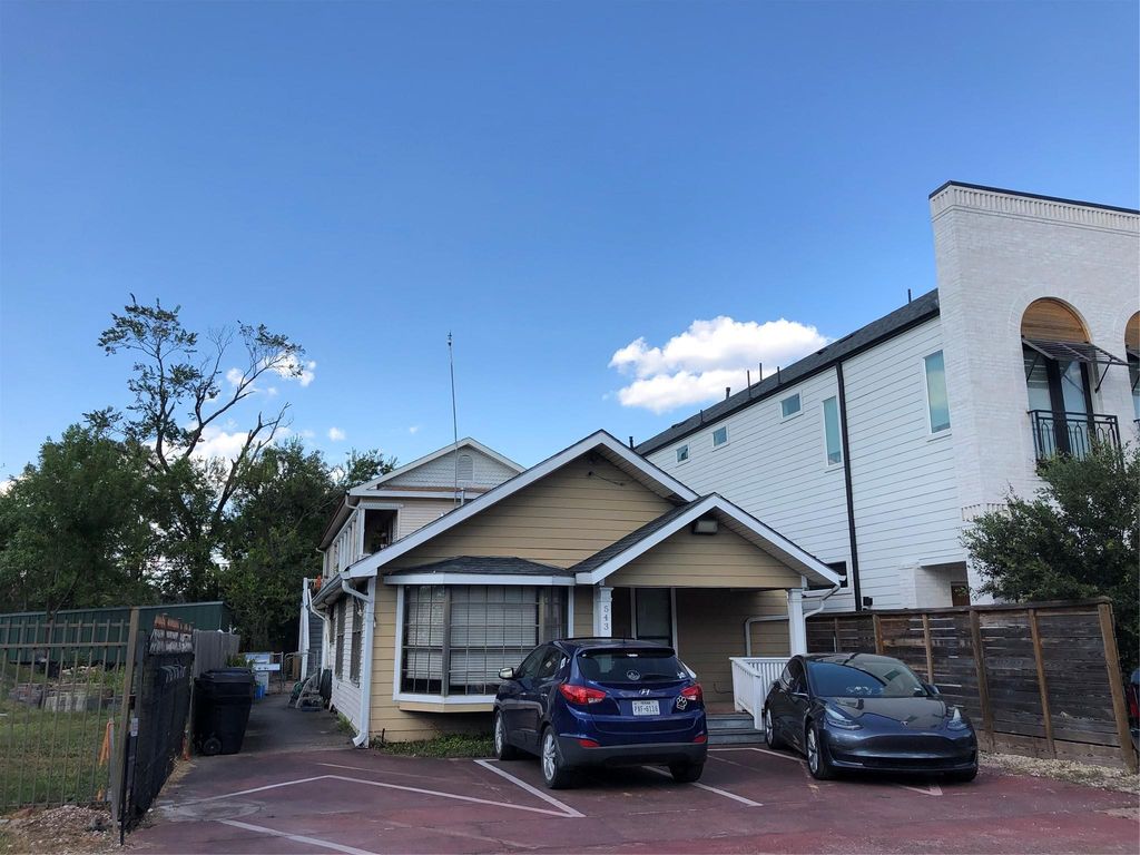 543 W 27th Street A, Houston, TX 77008