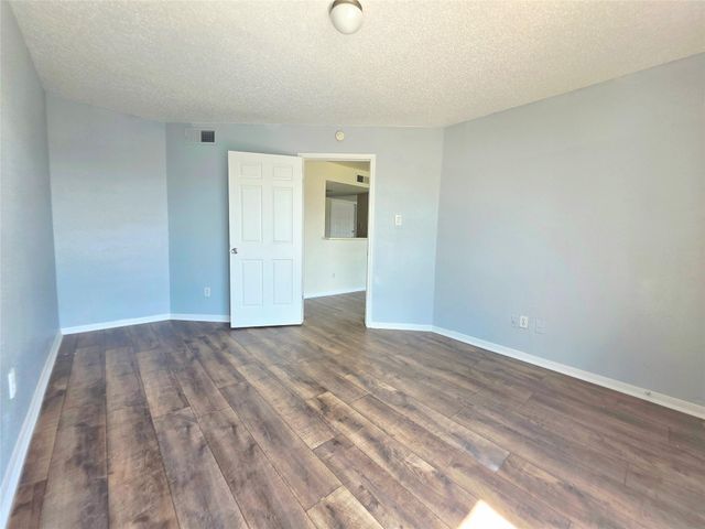 2826 S Bartell Drive 38, Houston, TX 77054