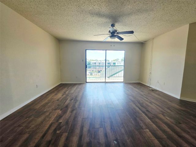 2826 S Bartell Drive 38, Houston, TX 77054