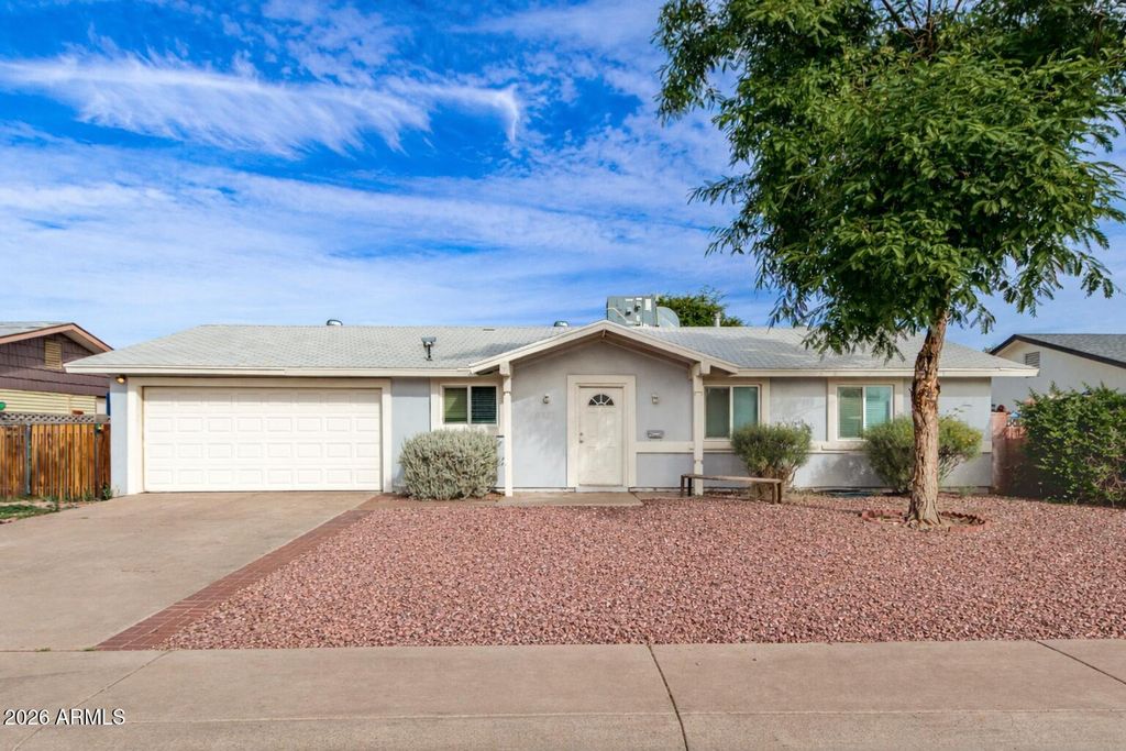 Image 1 of property listing at 8622 W COLUMBUS Avenue, Phoenix, AZ 85037