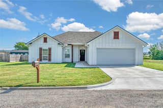 910 S Avenue J, Clifton, TX 76634