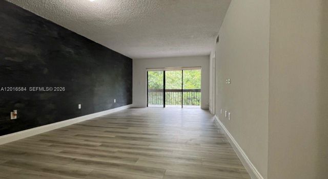 8885 Fontainebleau Blvd 205, Miami, FL 33172