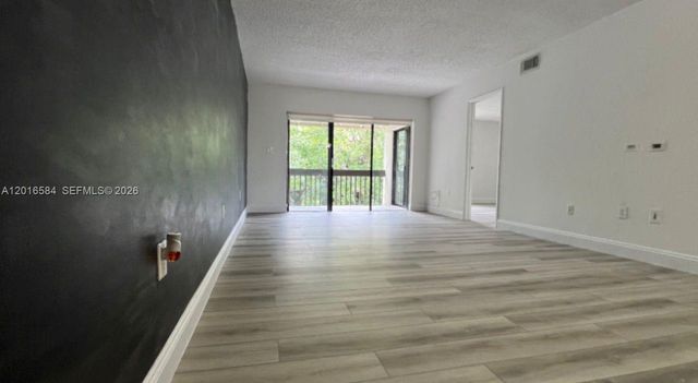 8885 Fontainebleau Blvd 205, Miami, FL 33172