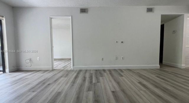 8885 Fontainebleau Blvd 205, Miami, FL 33172