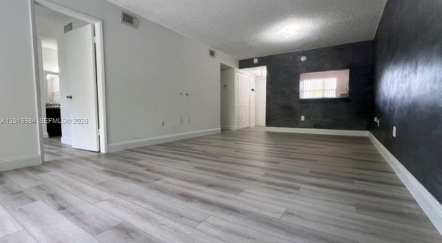8885 Fontainebleau Blvd 205, Miami, FL 33172