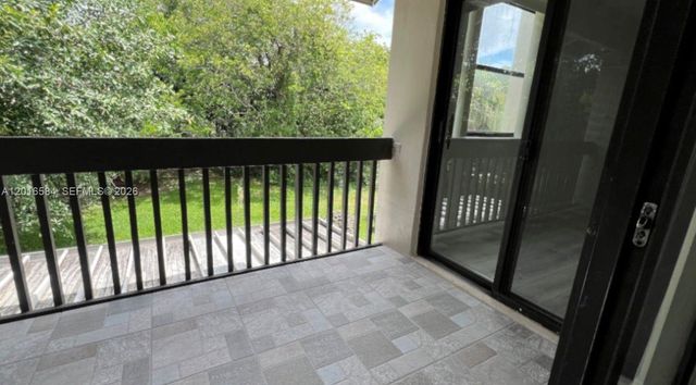 8885 Fontainebleau Blvd 205, Miami, FL 33172