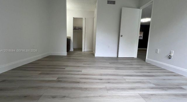 8885 Fontainebleau Blvd 205, Miami, FL 33172