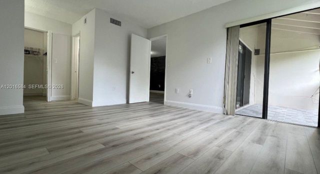 8885 Fontainebleau Blvd 205, Miami, FL 33172