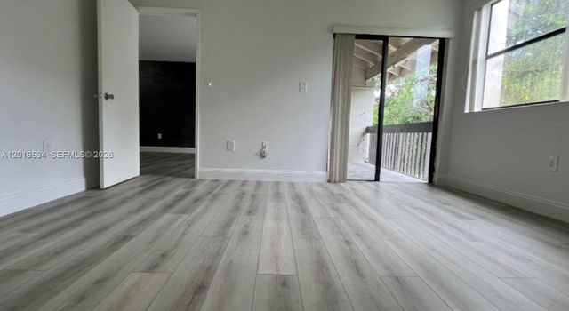 8885 Fontainebleau Blvd 205, Miami, FL 33172