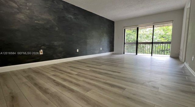 8885 Fontainebleau Blvd 205, Miami, FL 33172