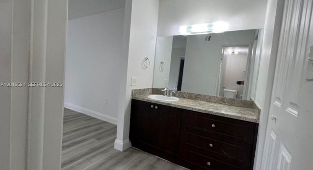 8885 Fontainebleau Blvd 205, Miami, FL 33172