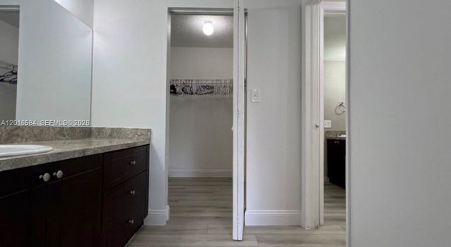 8885 Fontainebleau Blvd 205, Miami, FL 33172