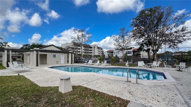 8885 Fontainebleau Blvd 205, Miami, FL 33172