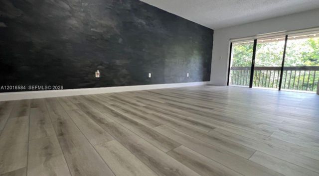 8885 Fontainebleau Blvd 205, Miami, FL 33172