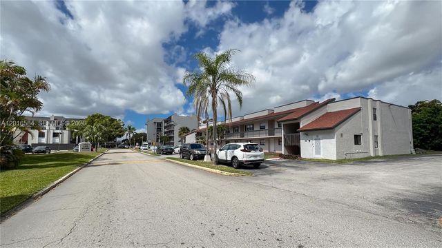 8885 Fontainebleau Blvd 205, Miami, FL 33172