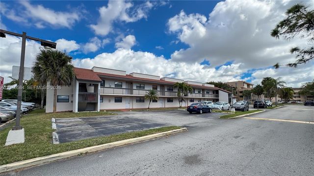 8885 Fontainebleau Blvd 205, Miami, FL 33172