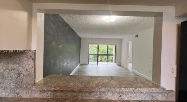 8885 Fontainebleau Blvd 205, Miami, FL 33172