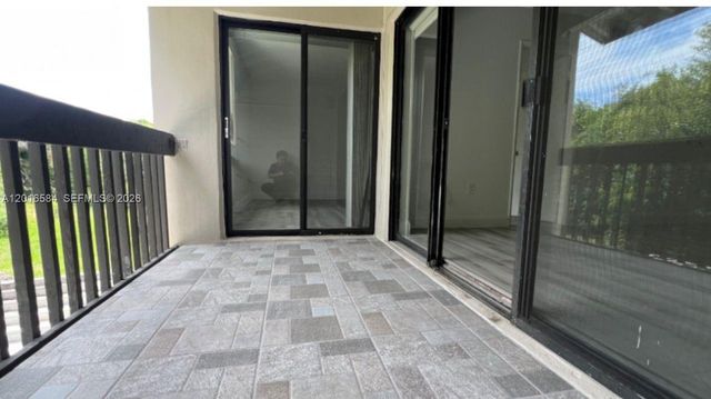 8885 Fontainebleau Blvd 205, Miami, FL 33172