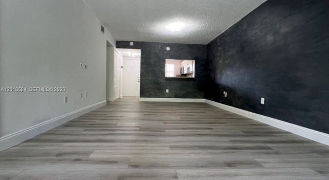8885 Fontainebleau Blvd 205, Miami, FL 33172
