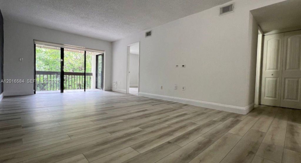 8885 Fontainebleau Blvd 205, Miami, FL 33172