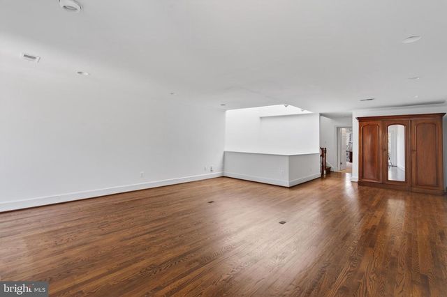 306 9TH ST SE, Washington, DC 20003