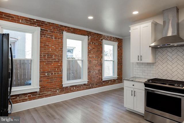 617 E END AVE, Lancaster, PA 17602