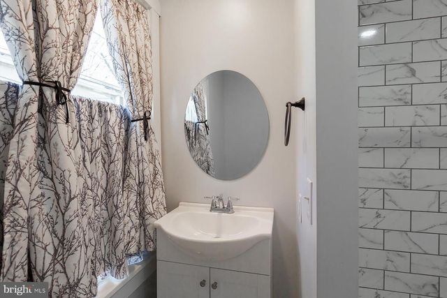 617 E END AVE, Lancaster, PA 17602