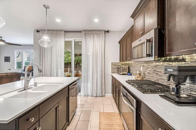 3519 Portals Avenue, Clovis, CA 93619